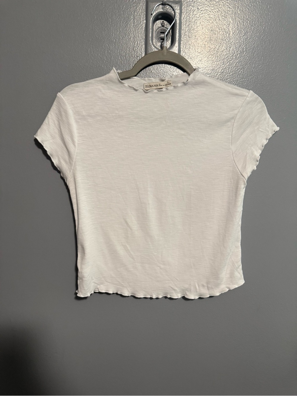 Zenana Outfitters White Cropped Tee - Picture 2 of 3